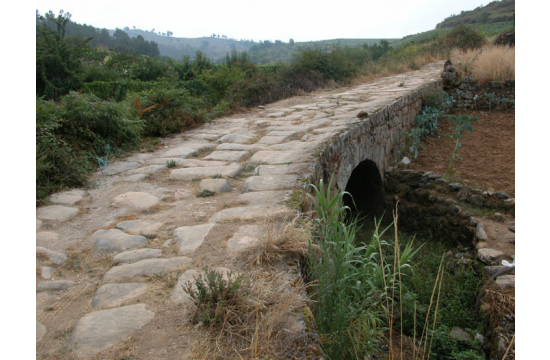 Ponte e Calçada Romana de Rio de Moinhos em CM de Alijó Ponte e Calçada Romana de Rio de Moinhos em CM de Alijó